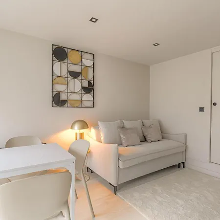 Apartment Avec Terrasse, Saint-didier *